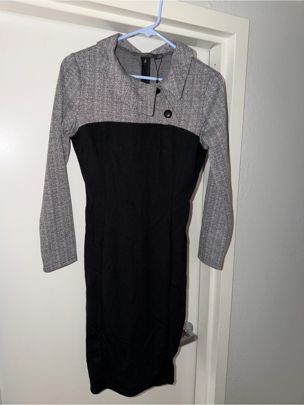 Contrast Two-Tone Black and Gray Long-Sleeve Sheath Dress 8